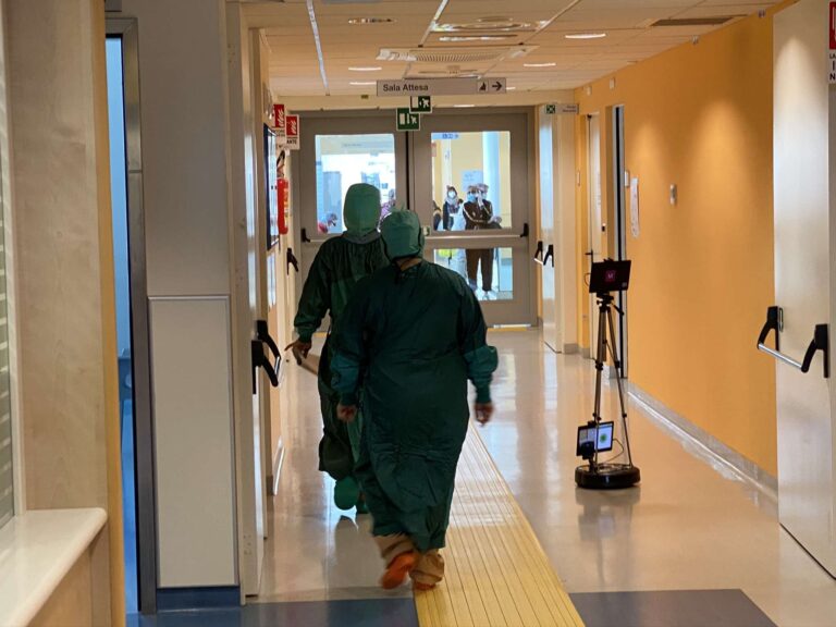 robot iit covid-19 telemedicina videochiamata