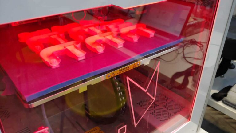 Leonardo alla Spezia produce le valvole per le maschere da snorkeling trasformate in respiratori