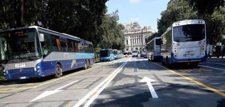 Genova, Atp: riapre la biglietteria di piazza della Vittoria. Rafforzate le linee di Ponente