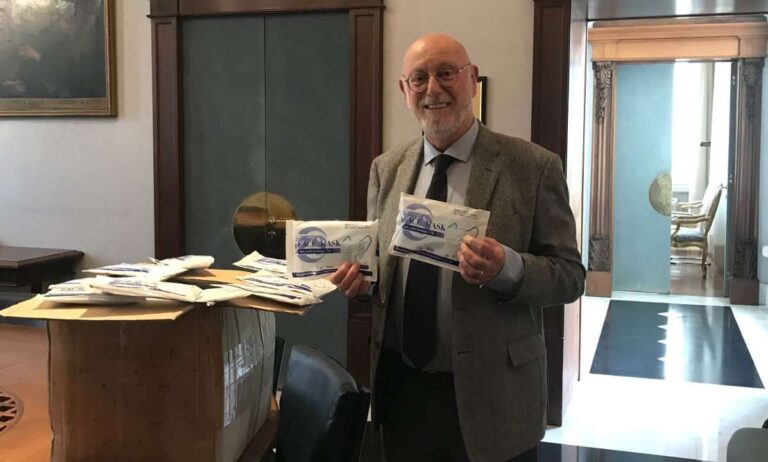 Ex studenti universitari cinesi donano 6 mila mascherine all’Unige