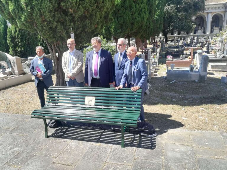 Genova: inaugurate al cimitero di Staglieno quattro panchine in ricordo vittime ponte Morandi