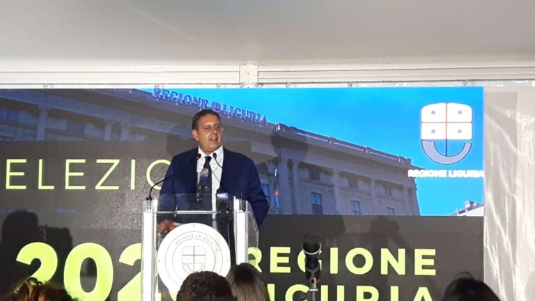 Toti: «La più grande vittoria del centrodestra in Liguria» e sfida il governo: «Firmi la Gronda»