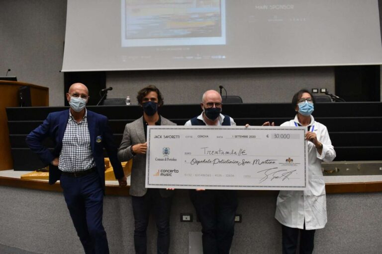 Genova, Jack Savoretti dona 30 mila euro al San Martino