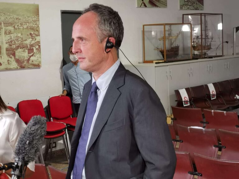 Vaccini, Sansa: «Sia invertito il meccanismo di prenotazione e istituito registro di emergenza»