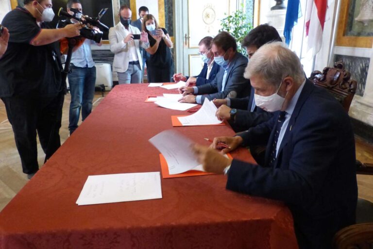 Patto per il Lavoro tra Comune di Genova e Cgil, Cisl e Uil: anche agevolazioni per favorire il commercio