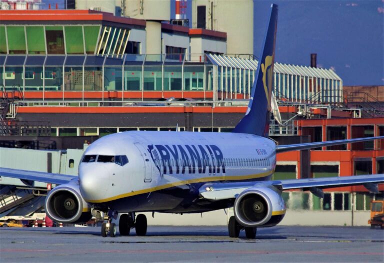 Ryanair attiva i voli da Genova per Manchester, Lamezia Terme e Vienna