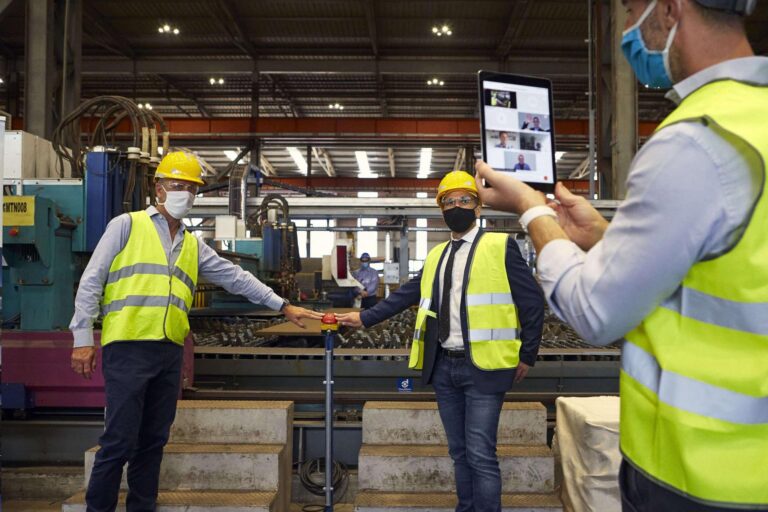 Mariotti: taglio della lamiera per la seconda unità Expedition ultra luxury di Seabourn