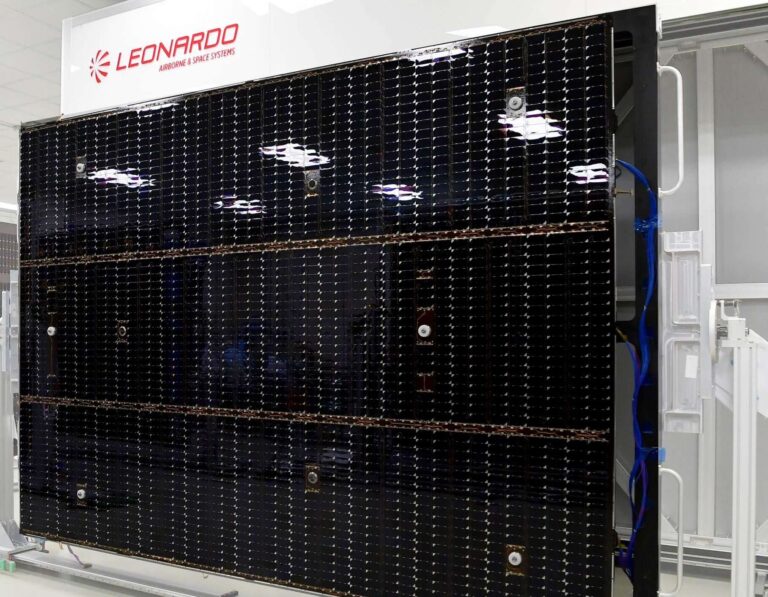 I pannelli solari di Leonardo porteranno la sonda Juice su Giove