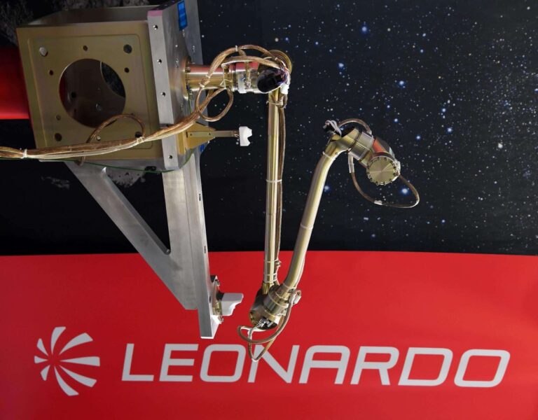 Leonardo approva il bilancio, assemblea respinge azione di responsabilità contro Profumo