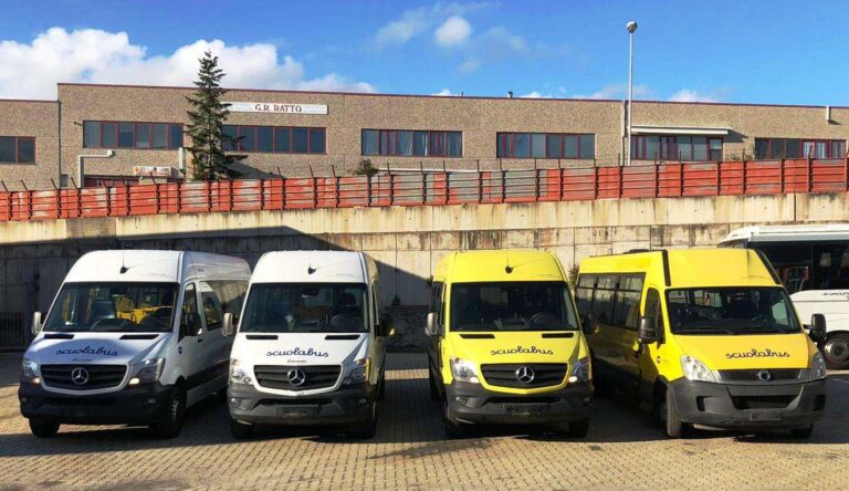 Tpl Linea acquista quattro bus per il trasporto scolastico