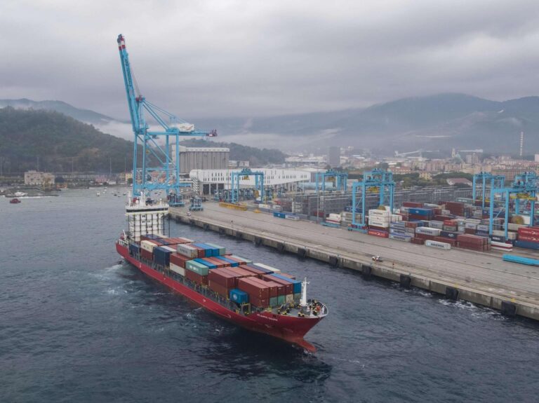 Vado Gateway, operativo il servizio che collega il container terminal con il Pireo