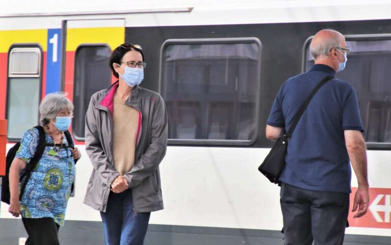 Nuovo Dpcm, obbligo mascherine e nessuna restrizione su economia reale. Toti: «Decisione condivisa»