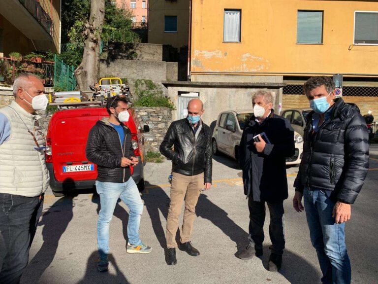 Rapallo: in salita Paxo il sopralluogo per i lavori a un edificio gestito da Arte