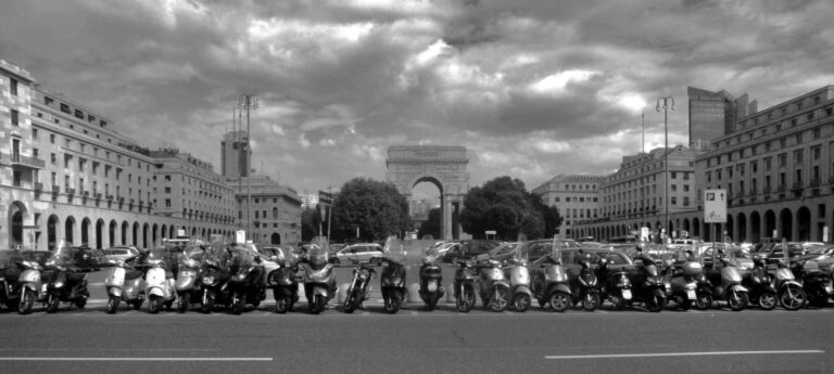 Genova, 2/11-18/12: convivenza con viadotti e motocicli, foto-mostra  di Guyot Bourg