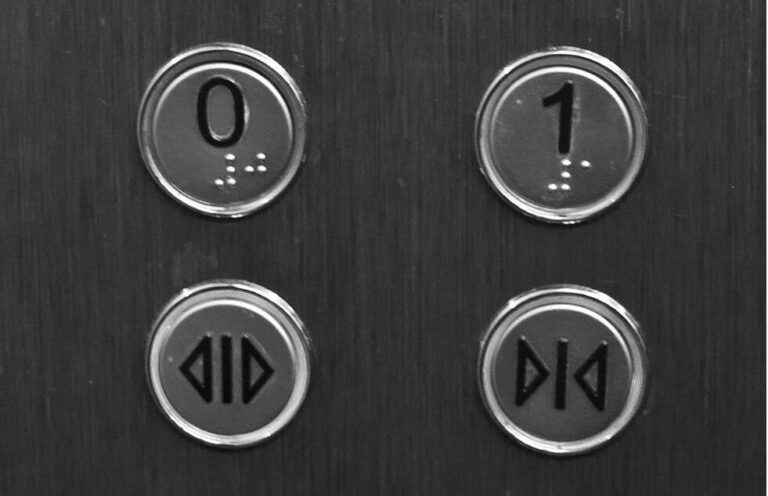 Idealista: a Genova le abitazioni senza ascensore sono il 36,2% e costano il 24% in meno