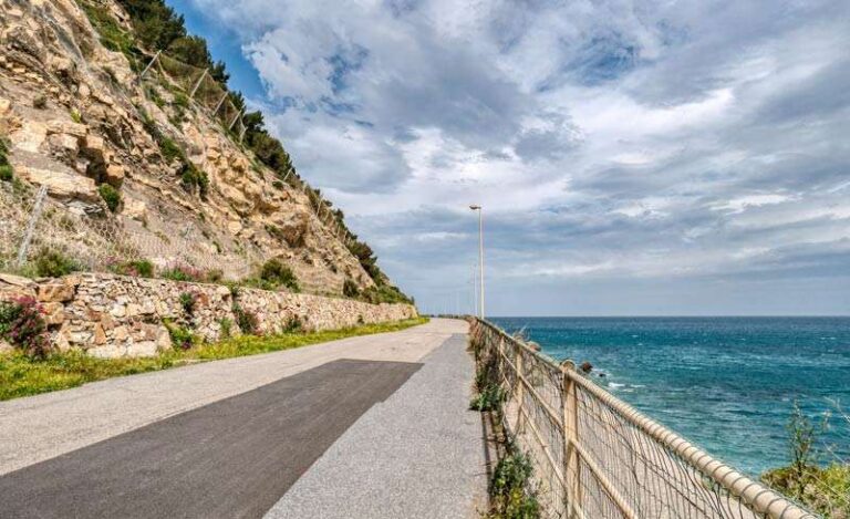 Ciclovia tirrenica: via libera al nuovo tratto tra Diano Marina e Imperia