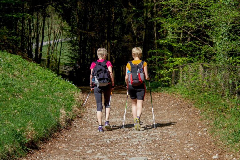 La Spezia, crescono gli sport outdoor: al Montagna si fa nordic walking