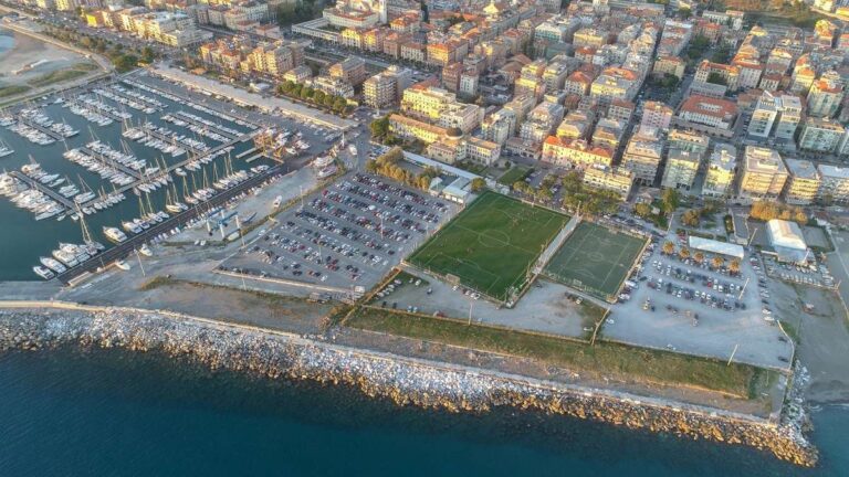 La nuova Colmata di Chiavari: il parcheggio sarà interrato, sopra una “spiaggia urbana” come agorà