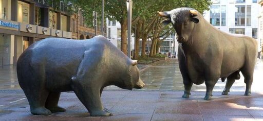 Borse europee poco mosse, boom di Stellantis a Milano e a Parigi