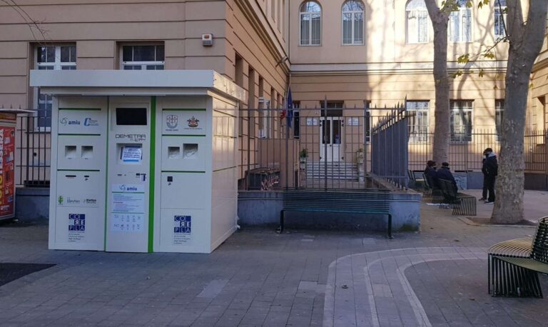 Amiu, boom per i raccoglitori di plastica a premi: 250 mila pezzi in 2 mesi. Ecco i nuovi punti