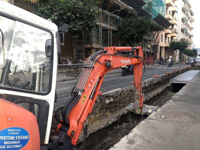 Chiavari, da oggi chiuso un tratto di corso Lavagna per sostituzione rete fognaria