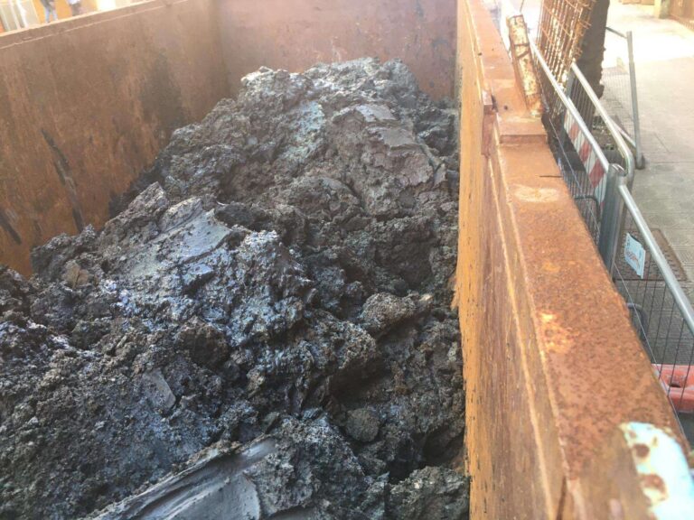 Chiavari: 9 tonnellate di materiale rimosse dai canali sotto corso De Michiel