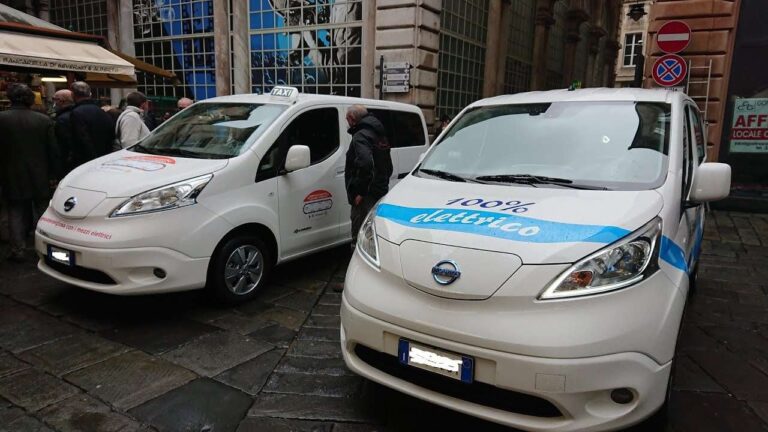 Genova, una navetta gratuita in centro storico: al via la sperimentazione di Comune-Amt