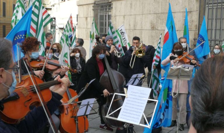 Presidio lavoratori dello spettacolo, Fistel Cisl e Uilcom Uil Liguria: «Riaprire teatri in sicurezza»