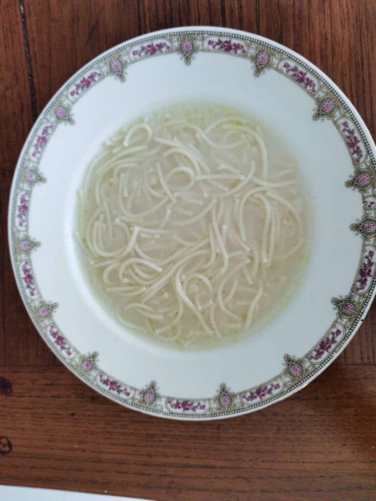 Pasta al brodo di pesce