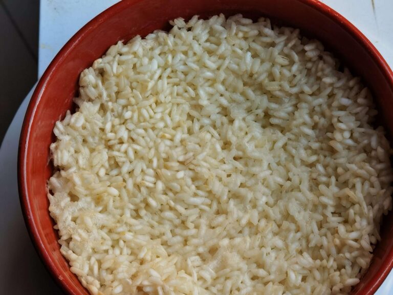 Pasticcio di riso, pesce e verdure