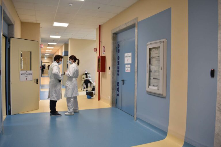 Covid, al via in Liguria la campagna per il nuovo vaccino aggiornato contro Omicron