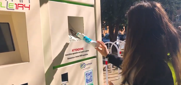 Accordo Amiu-consumatori per aiutare i cittadini con le macchine mangia-plastica