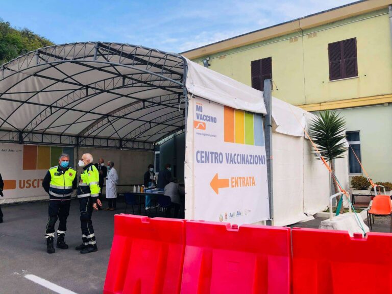 Chiavari: inaugurato l’hub vaccinale, capacità di 1600 persone al giorno