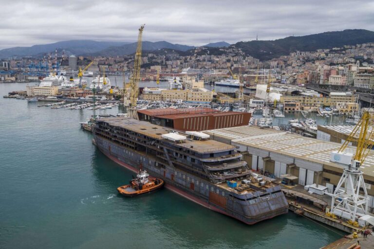 Seabourn Venture: la nave ultra lusso in fase di allestimento a Genova ai cantieri T.Mariotti
