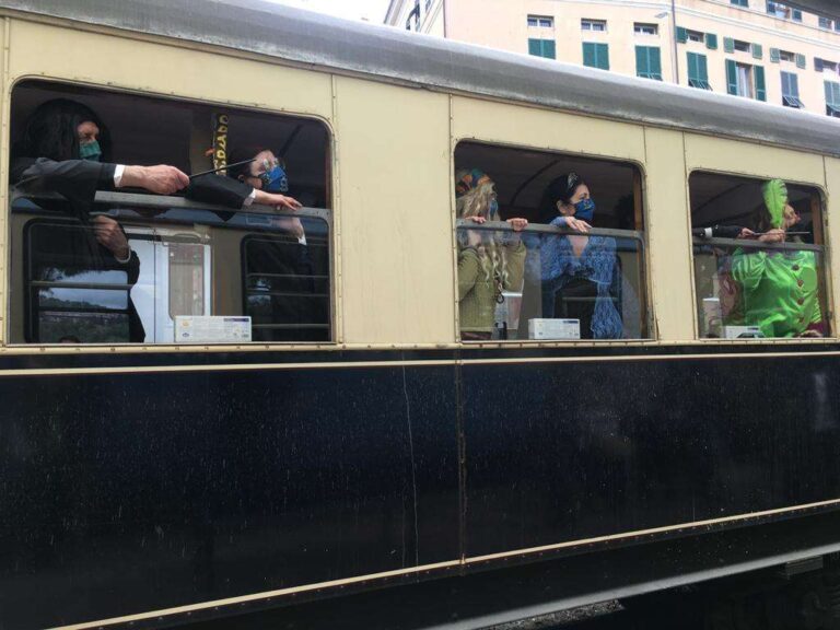 Il trenino di Genova-Casella diventa Hogwarts Express