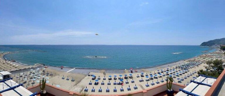 Spiagge in Liguria, Legambiente: il 70% è occupato da stabilimenti balneari