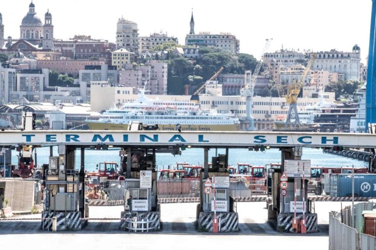 Porto di Genova a rischio blocco, Assagenti: «Chiuse ferrovia e autostrada, serve un tavolo»
