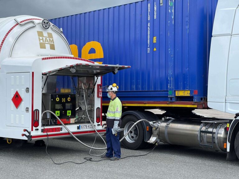 Il porto della Spezia si dota di un impianto Gnl per il rifornimento degli autotreni