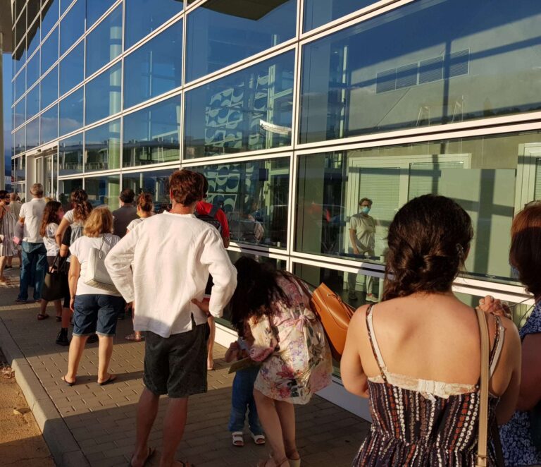 Vaccini, oltre 2 mila dosi somministrate nella open night genovese