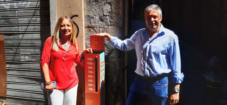 Genova, nei caruggi 12 nuovi contenitori per i mozziconi di sigaretta