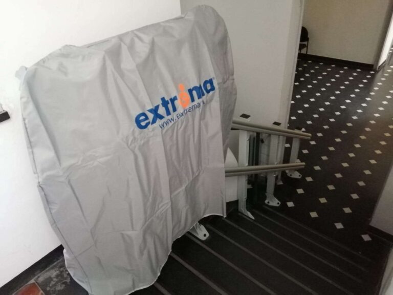 Albenga, sede del Comune più accessibile con un nuovo montascale