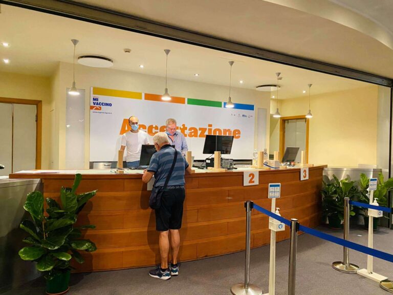 Vaccini, green pass in scadenza entro 7 giorni requisito per terza dose senza prenotazione