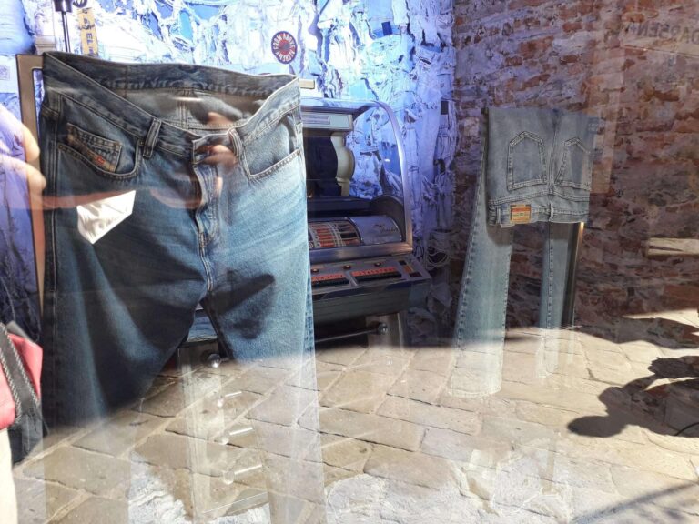 Gruppo Pd Genova: “Genova Jeans numeri drammatici, 102 euro a visitatore”
