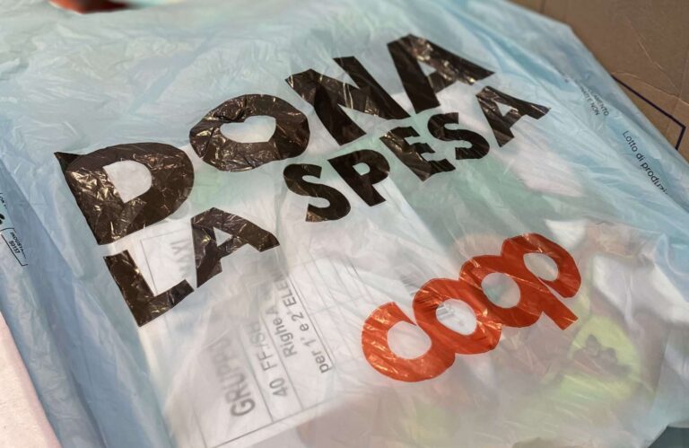 Dona la spesa, edizione scuola: raccolti 12 tonnellate di prodotti nei supermercati Coop