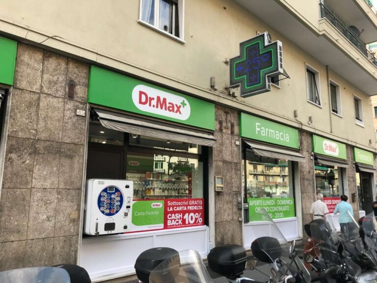 Genova, la farmacia DrMax di via Monticelli si rinnova