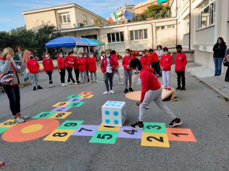 Rapallo, la scuola Marconi è più colorata grazie a un progetto di riqualificazione