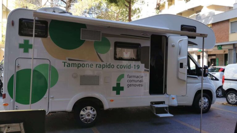 Genova, al via il servizio tampone “on the road” davanti a 3 farmacie comunali
