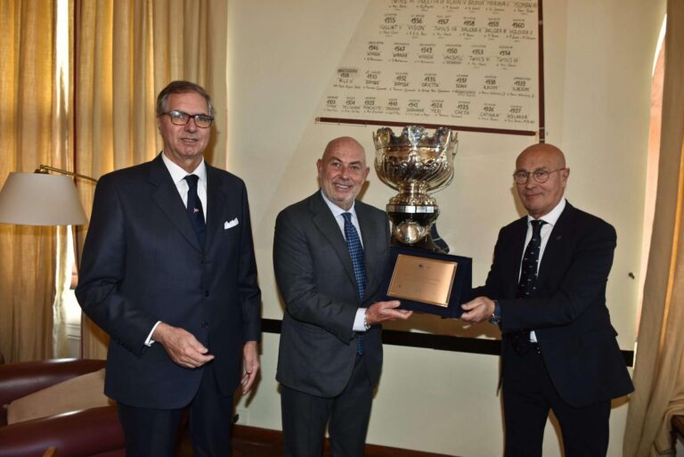 Yacht Club e Salone Nautico donano fondi per l’acquisto di un ventilatore polmonare al Gaslini