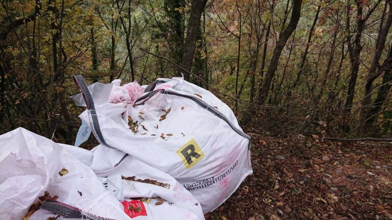 Amiu, conclusa la bonifica in via al Poligono di Quezzi: rimosse 6 t di detriti con amianto