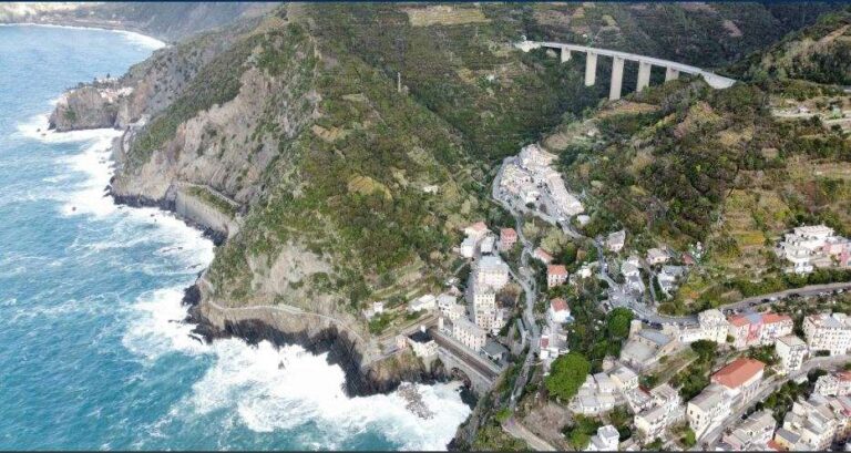 Via dell’Amore chiusa per frana, da oggi le verifiche tecniche